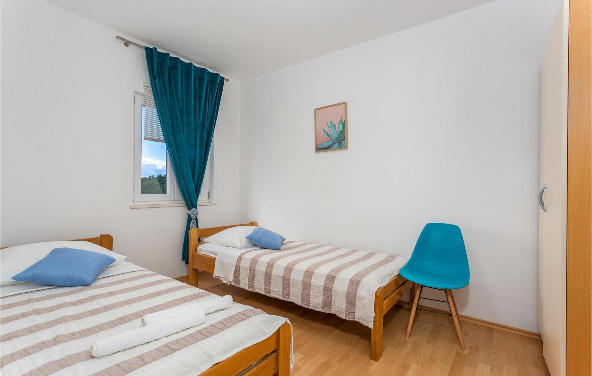 2 Bedroom Beautiful Apartment In Pinezici Exteriör bild